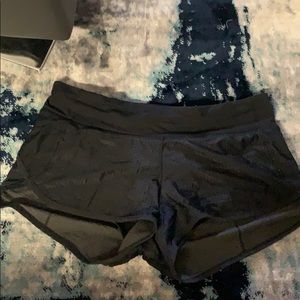 black lululemon shorts